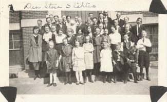 family photo of Stolpes and Petersons circa 1920